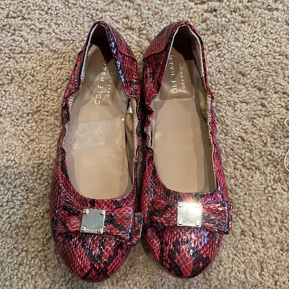 Cole Haan Girls flats (size 2)